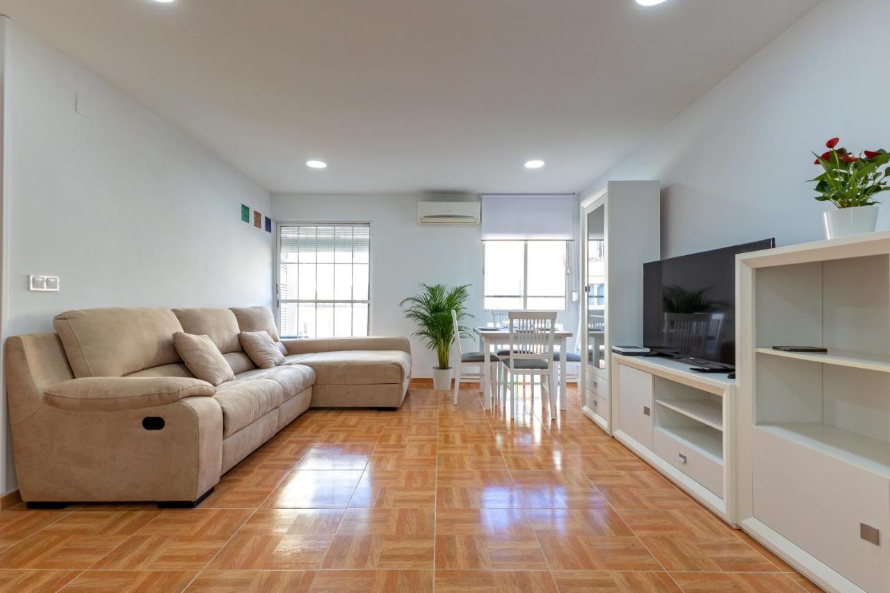 Charming 2 Bedroom Apartment At Triana Center By Oui Sevilla Bagian luar foto