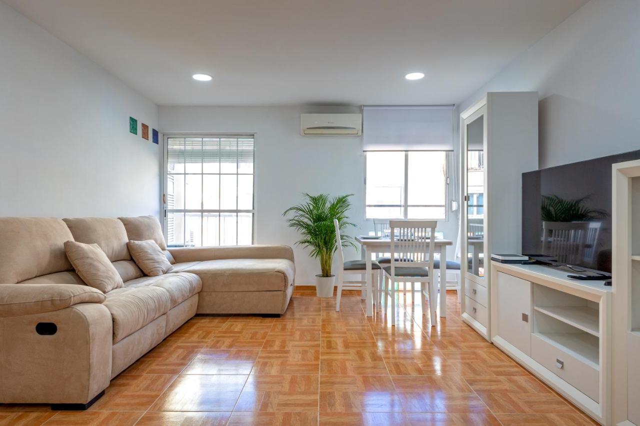 Charming 2 Bedroom Apartment At Triana Center By Oui Sevilla Bagian luar foto