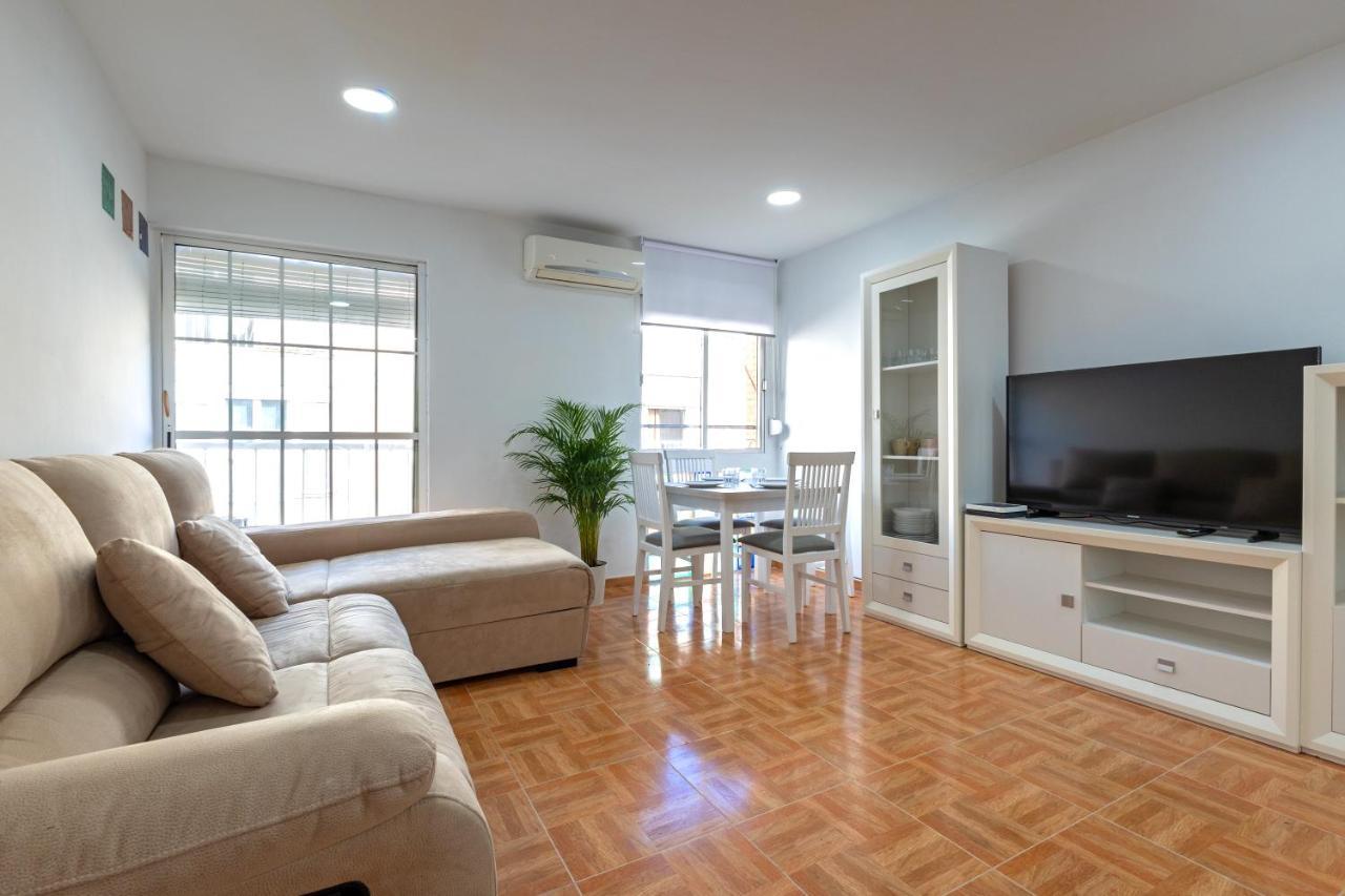 Charming 2 Bedroom Apartment At Triana Center By Oui Sevilla Bagian luar foto