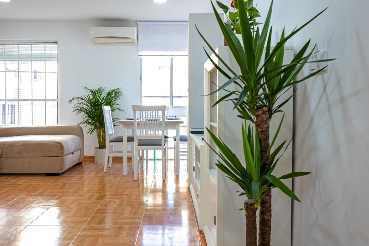 Charming 2 Bedroom Apartment At Triana Center By Oui Sevilla Bagian luar foto
