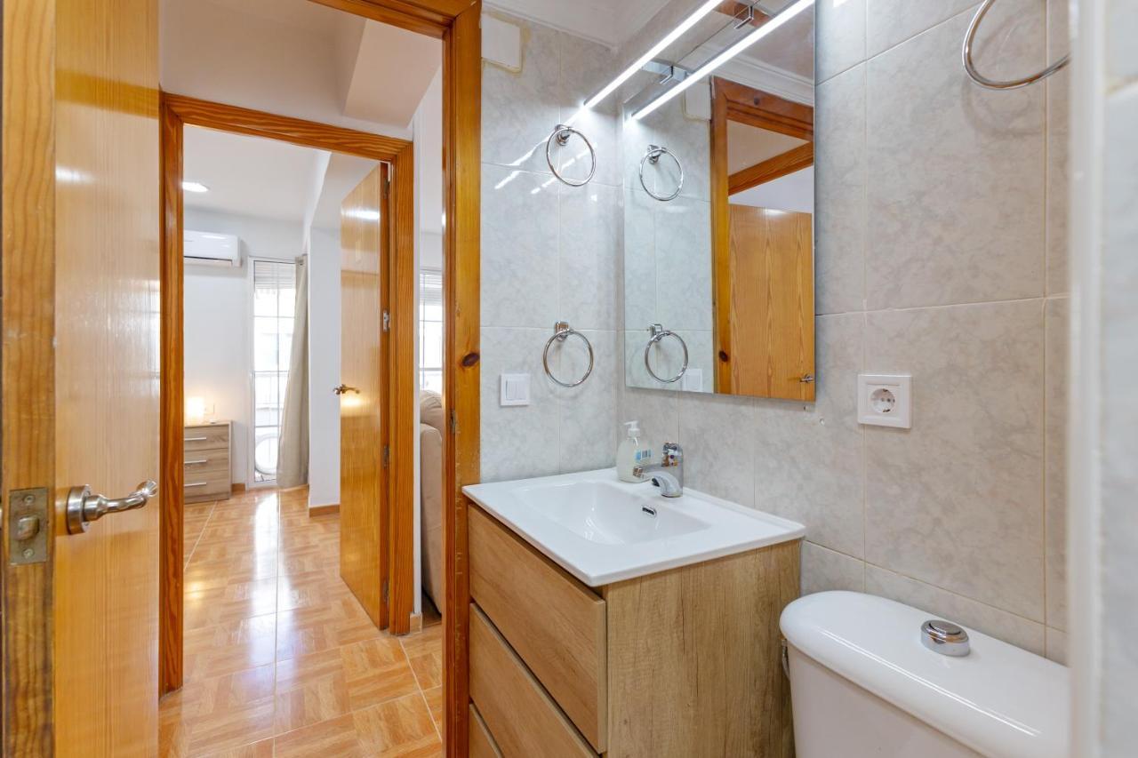 Charming 2 Bedroom Apartment At Triana Center By Oui Sevilla Bagian luar foto