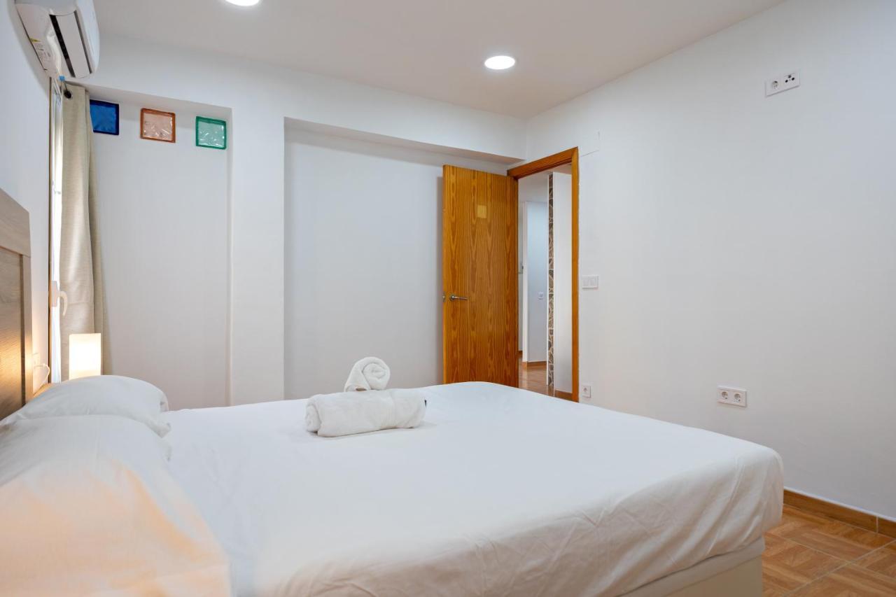 Charming 2 Bedroom Apartment At Triana Center By Oui Sevilla Bagian luar foto